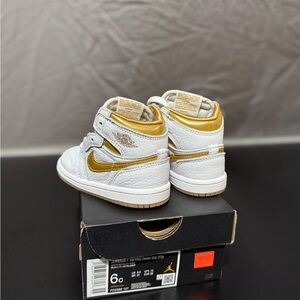 Nike Kids White and Gold Sneakers